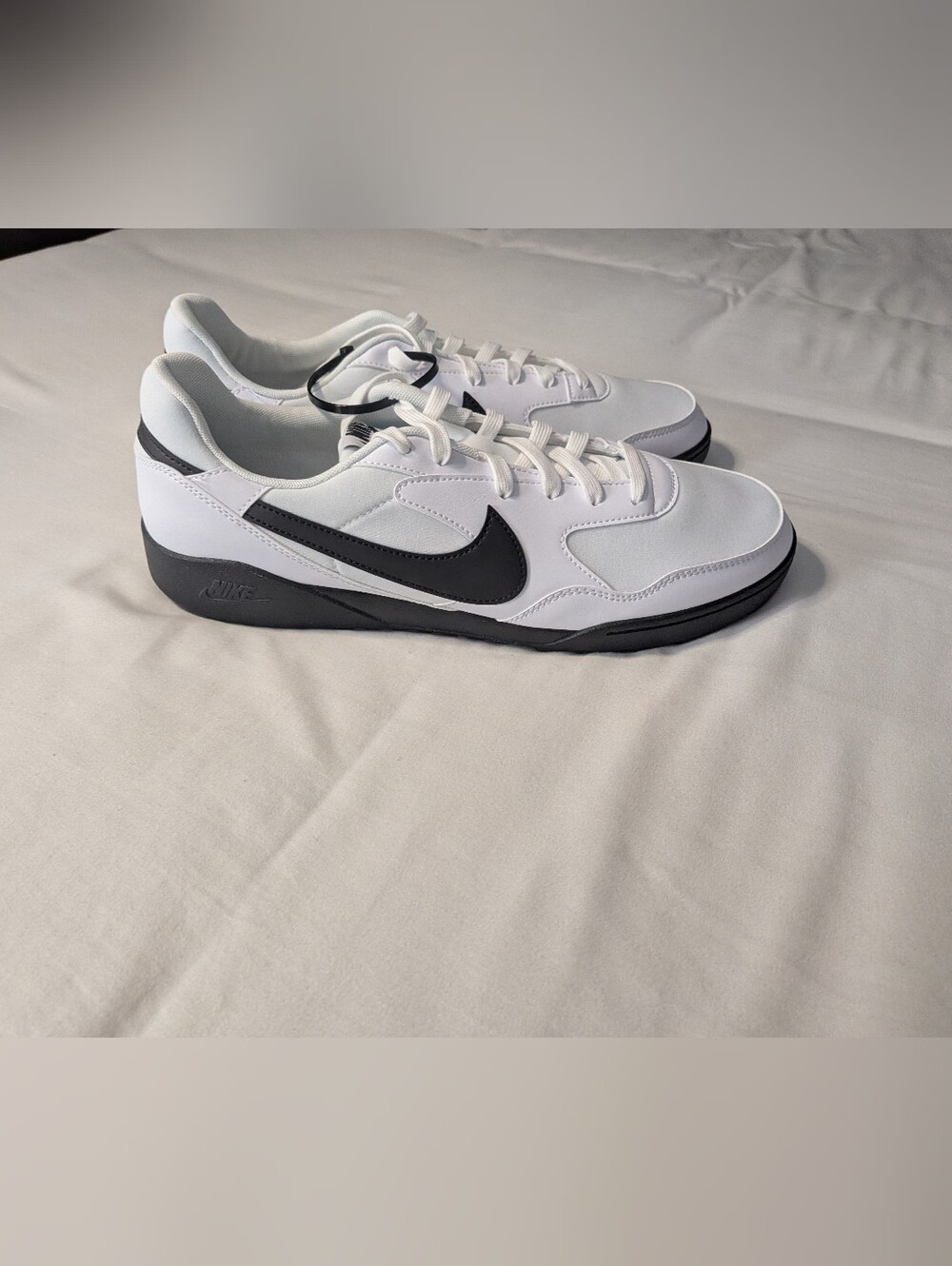 Nike Terra Manta Sneakers Mens Size 12 White Black Traction Shoes HQ4502 100 NEW